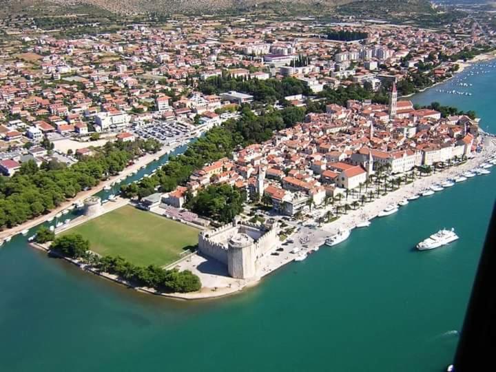 Apartman Mikola With Sea View Трогир Экстерьер фото